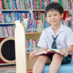bambino giapponese a scuola