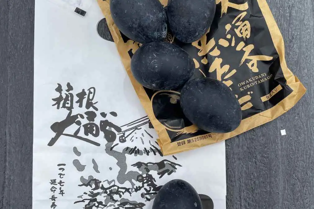 Le uova nere giapponesi, le kuro tamago di Owakudani