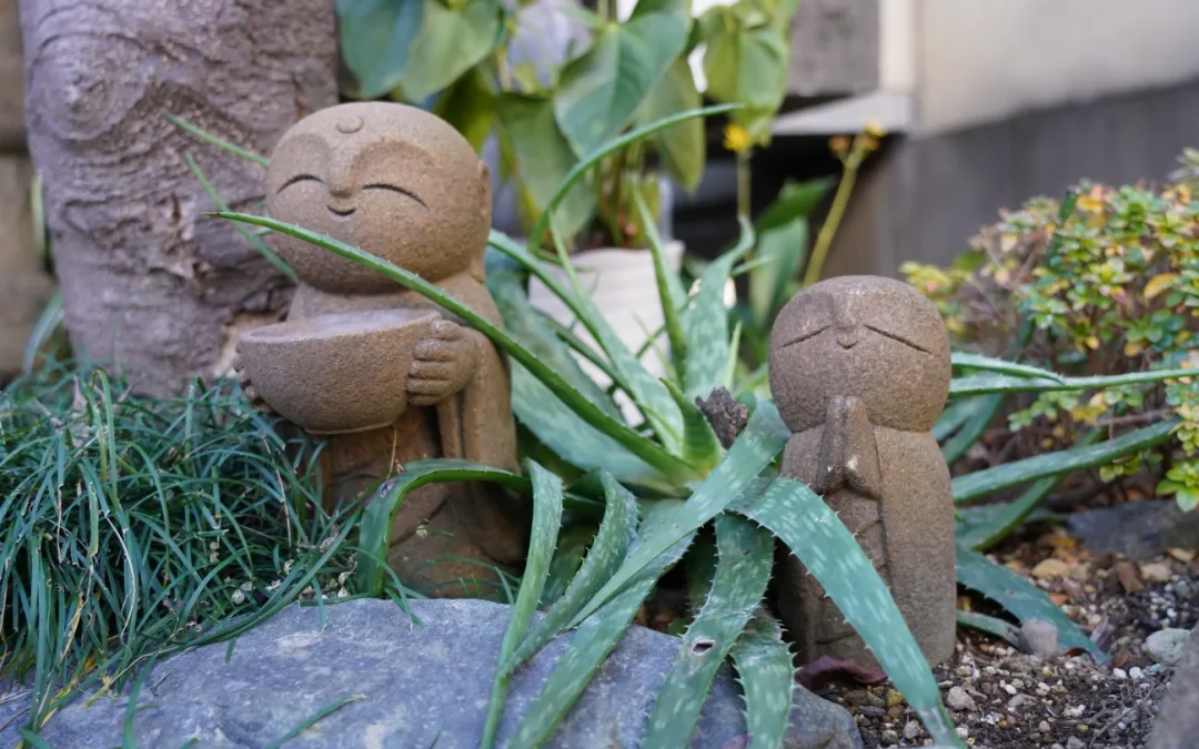 Le statue di Jizo, protettore dei viaggianti e dei bambini